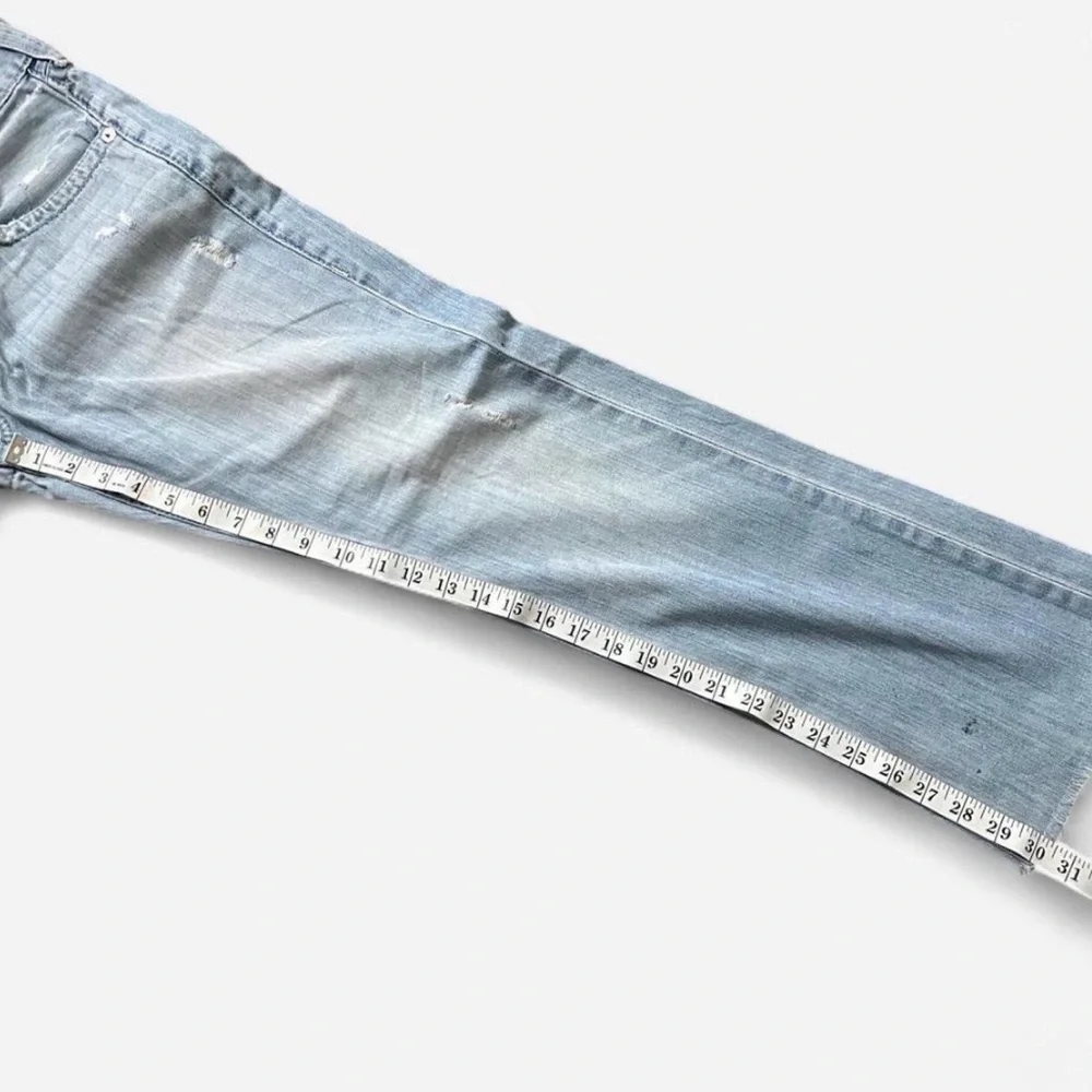 True Religion Men's Straight Distressed Jeans in Light Blue Wash Sz 30 (32x30)